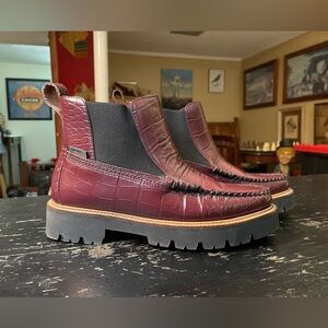G. H. Bass Burgundy Chelsea Moc Lug Boots Wine Size 6